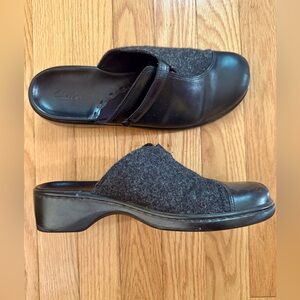 Clarks Women's Black leather slip on clogs mules, like new, size 9